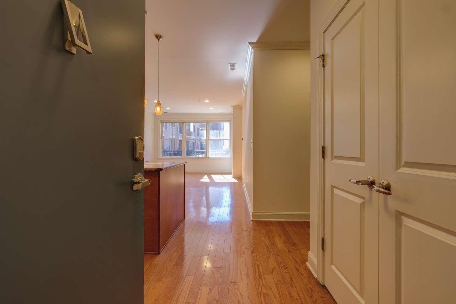 20 AVENUE AT PORT IMPERIAL 105