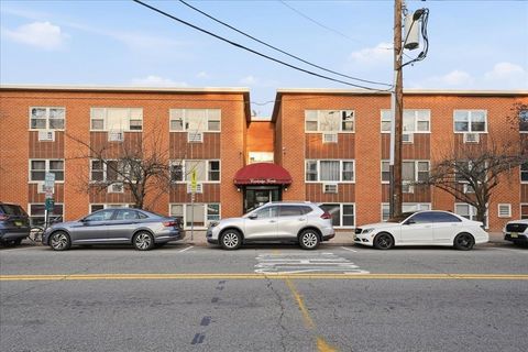 Condo For Sale - 120 32nd St #2N<br/> Union City, NJ 07087