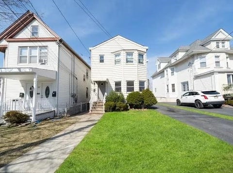 Multifamily For Rent - 49 Livingston Ave #1<br/> Bergen County, Lyndhurst, NJ 07071