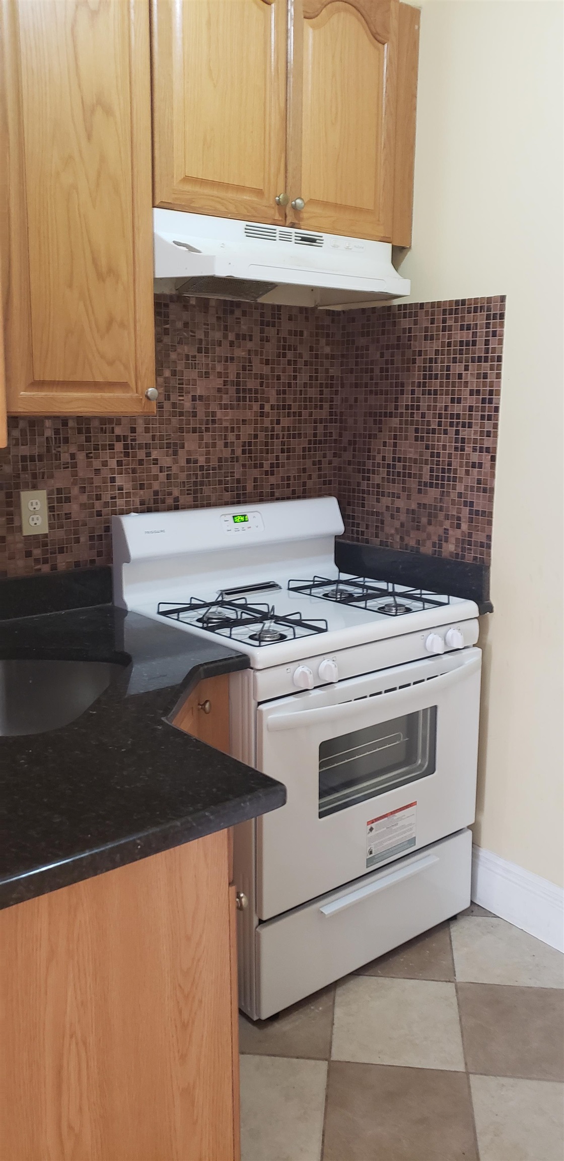 Bayonne, New Jersey 07002, United States, 1 Bedroom Bedrooms, ,1 BathroomBathrooms,Residential,Pending,15231