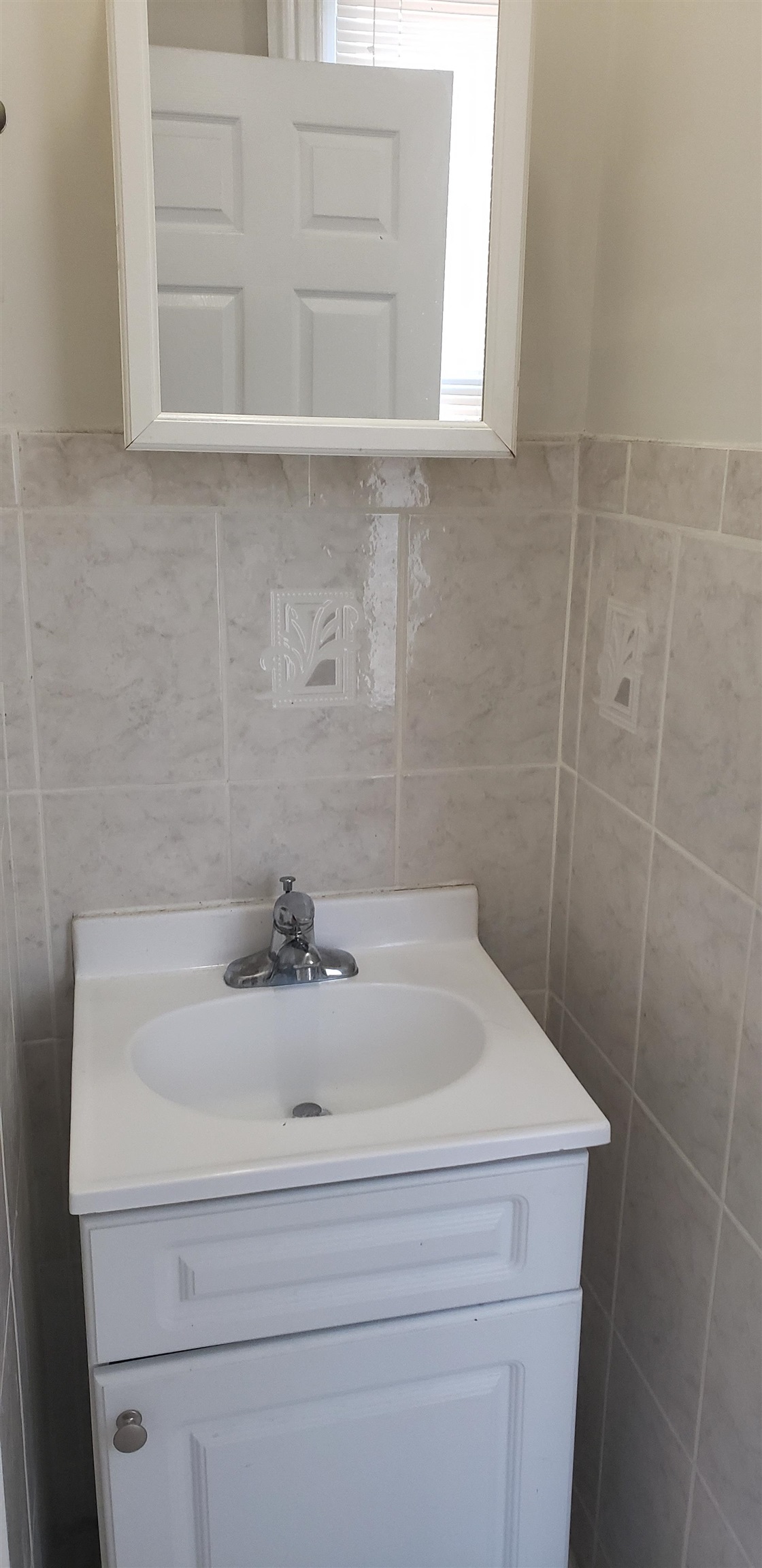 Bayonne, New Jersey 07002, United States, 1 Bedroom Bedrooms, ,1 BathroomBathrooms,Residential,Pending,15231