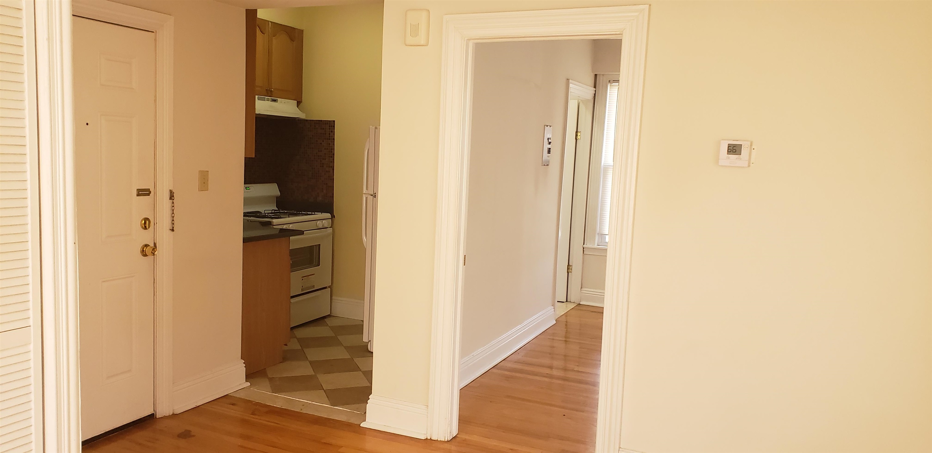 Bayonne, New Jersey 07002, United States, 1 Bedroom Bedrooms, ,1 BathroomBathrooms,Residential,Pending,15231