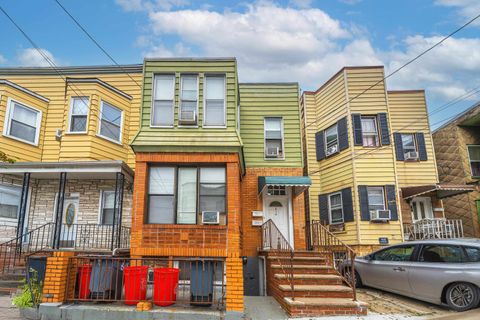 Multifamily For Sale - 814 13th St<br/> Union City, NJ 07087