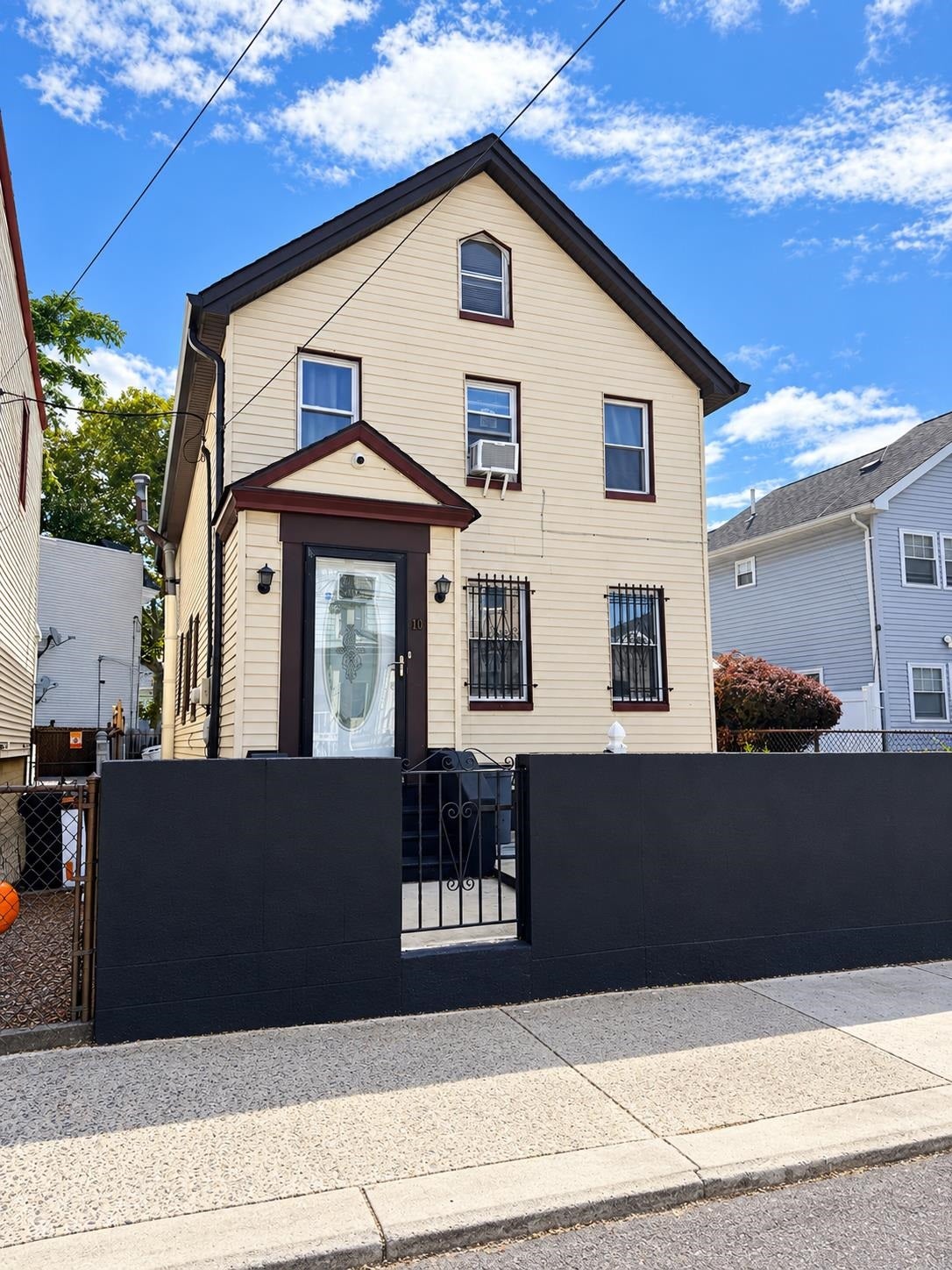 10 LONG ST