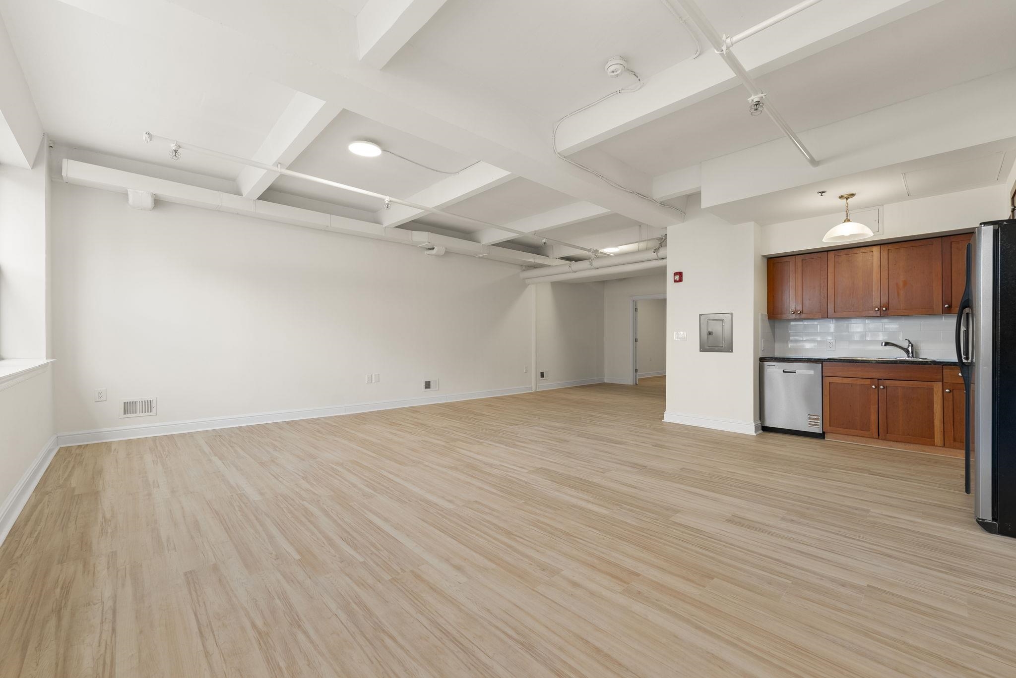 300 COMMUNIPAW AVE 8