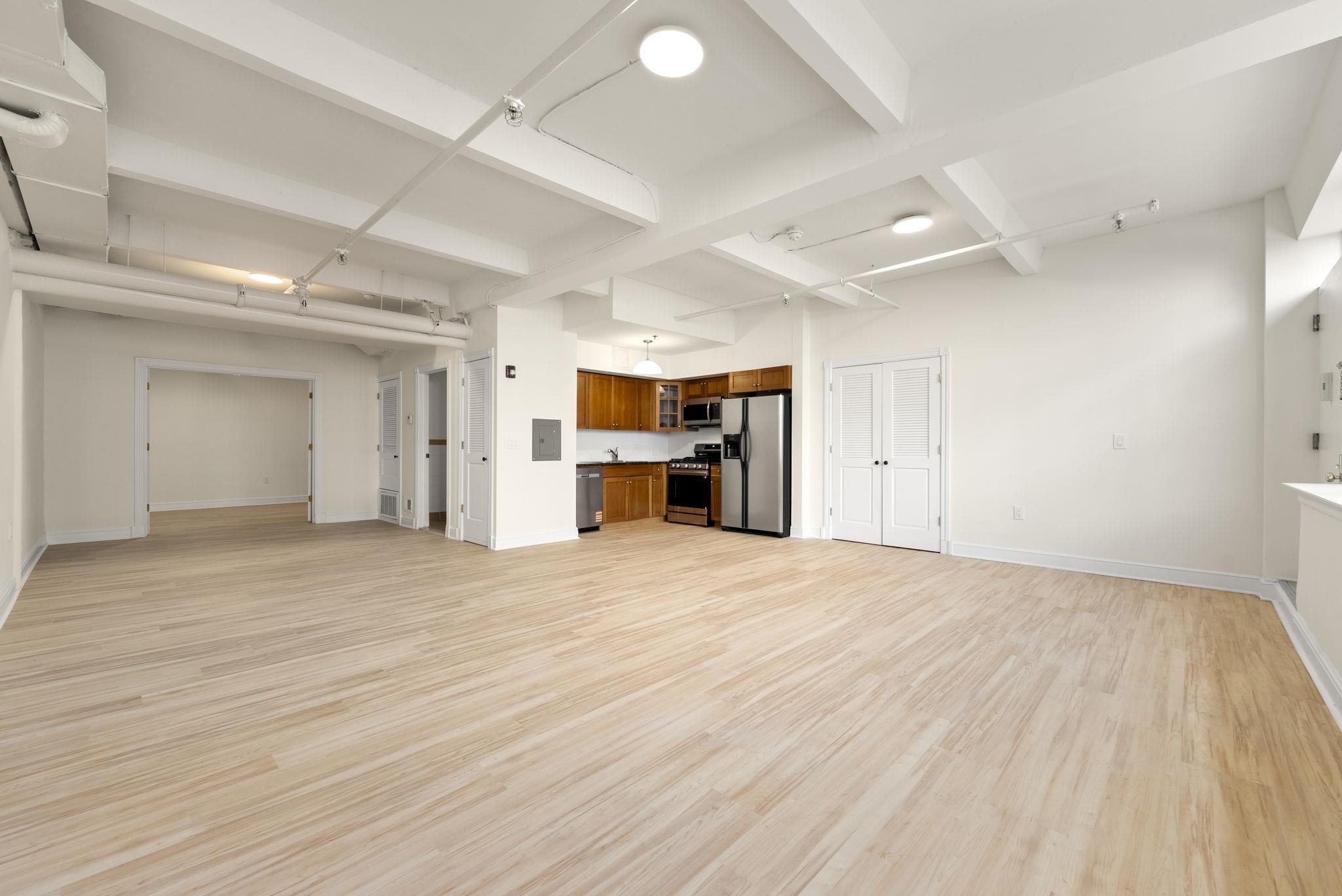 300 COMMUNIPAW AVE 8