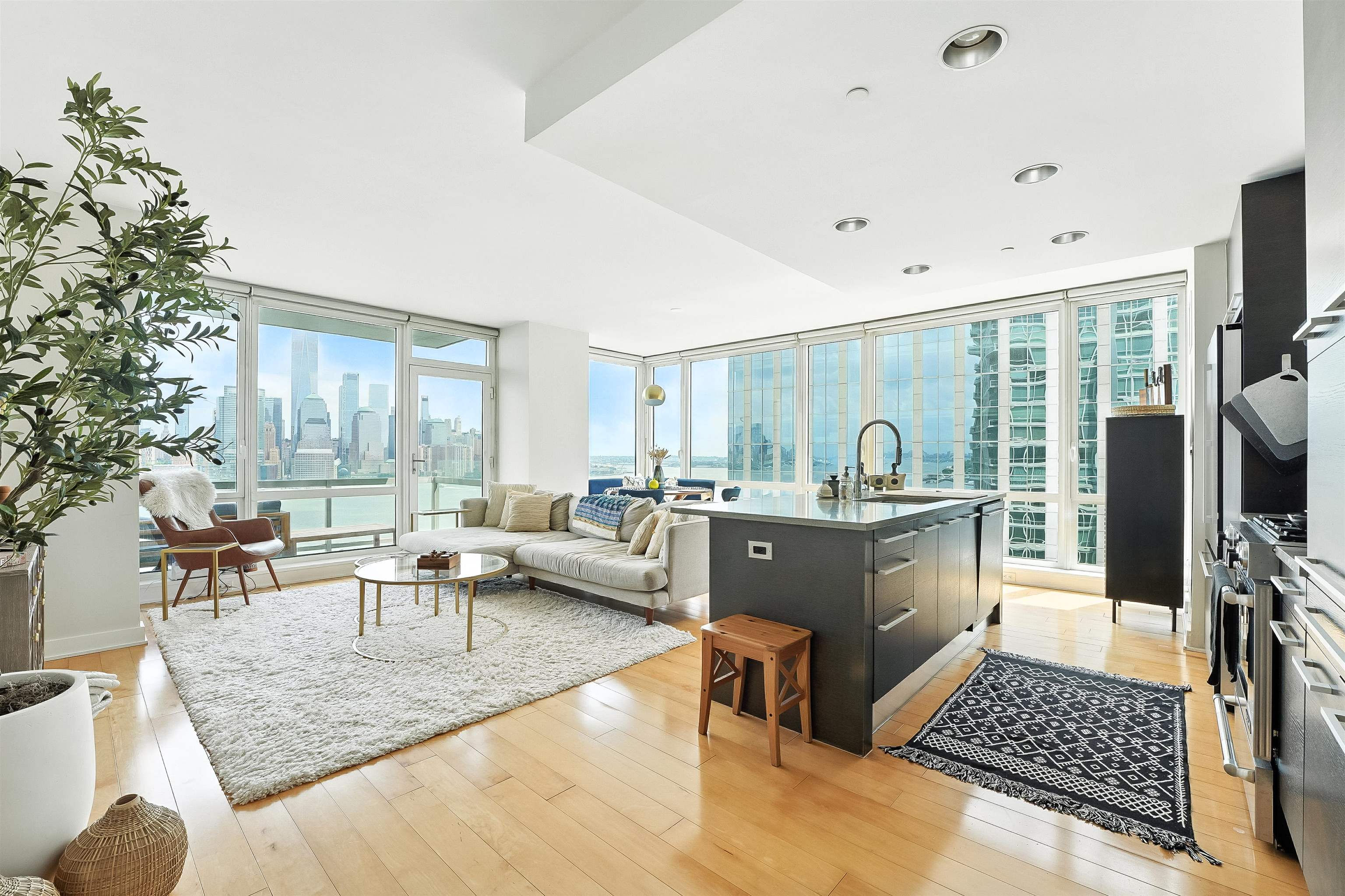 2 2ND ST 2405