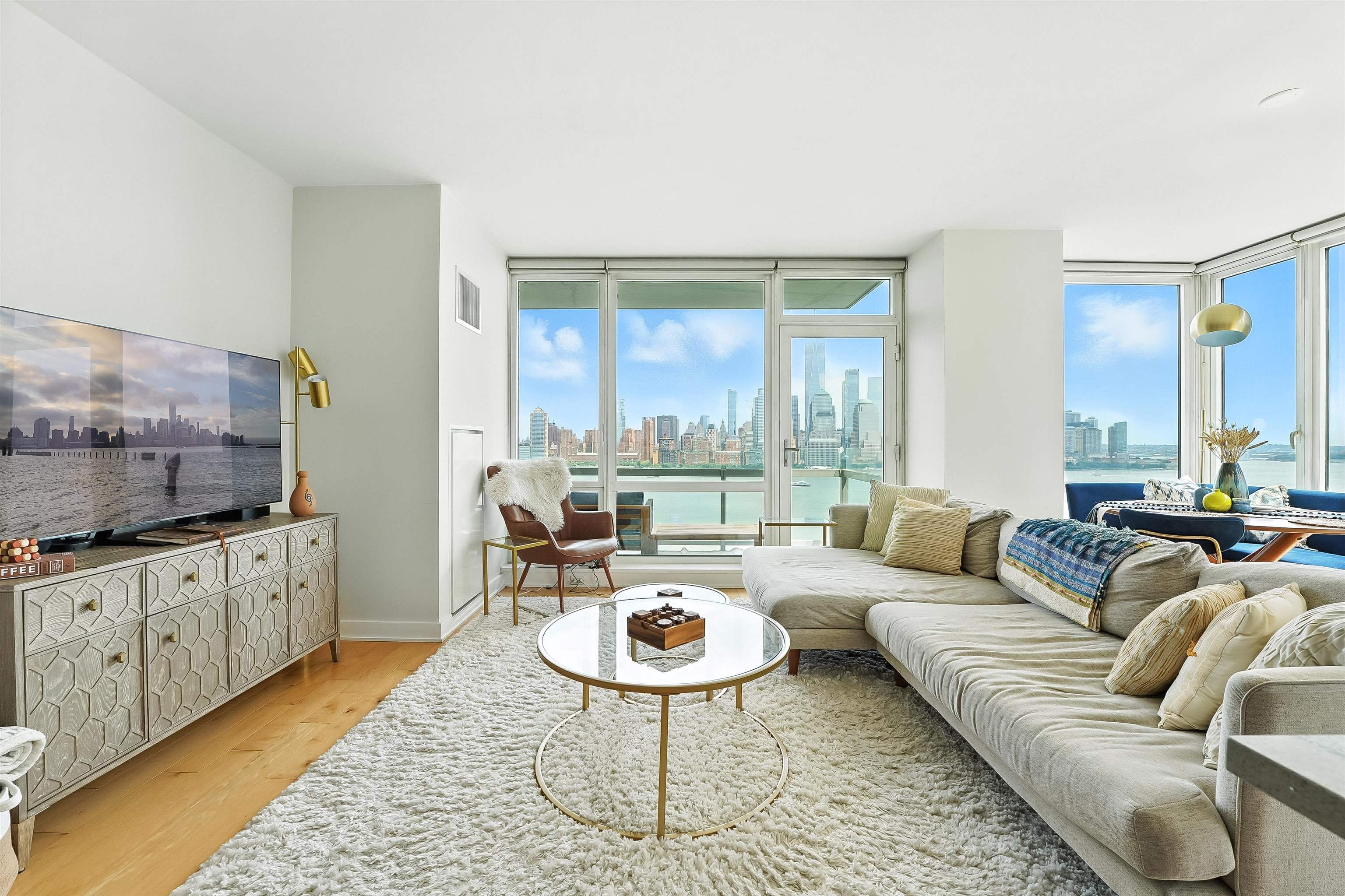 2 2ND ST 2405