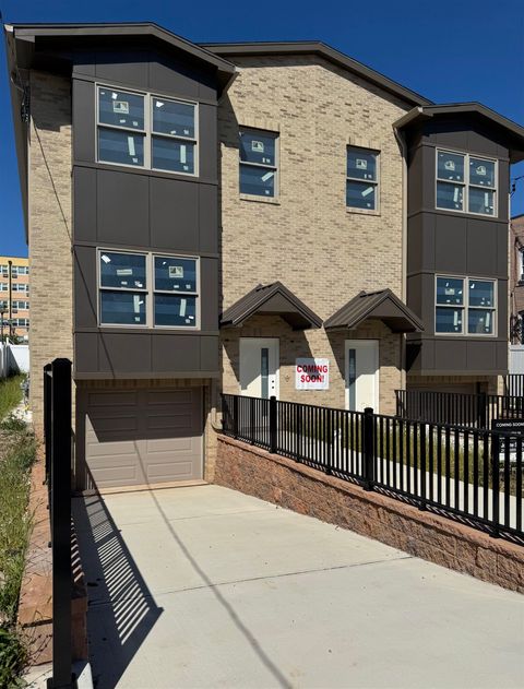 Townhouse For Sale - 761 4th St #A<br/> Secaucus, NJ 07094