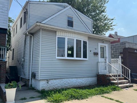 10 George St, Bayonne, NJ 07002 - MLS#: 240013160