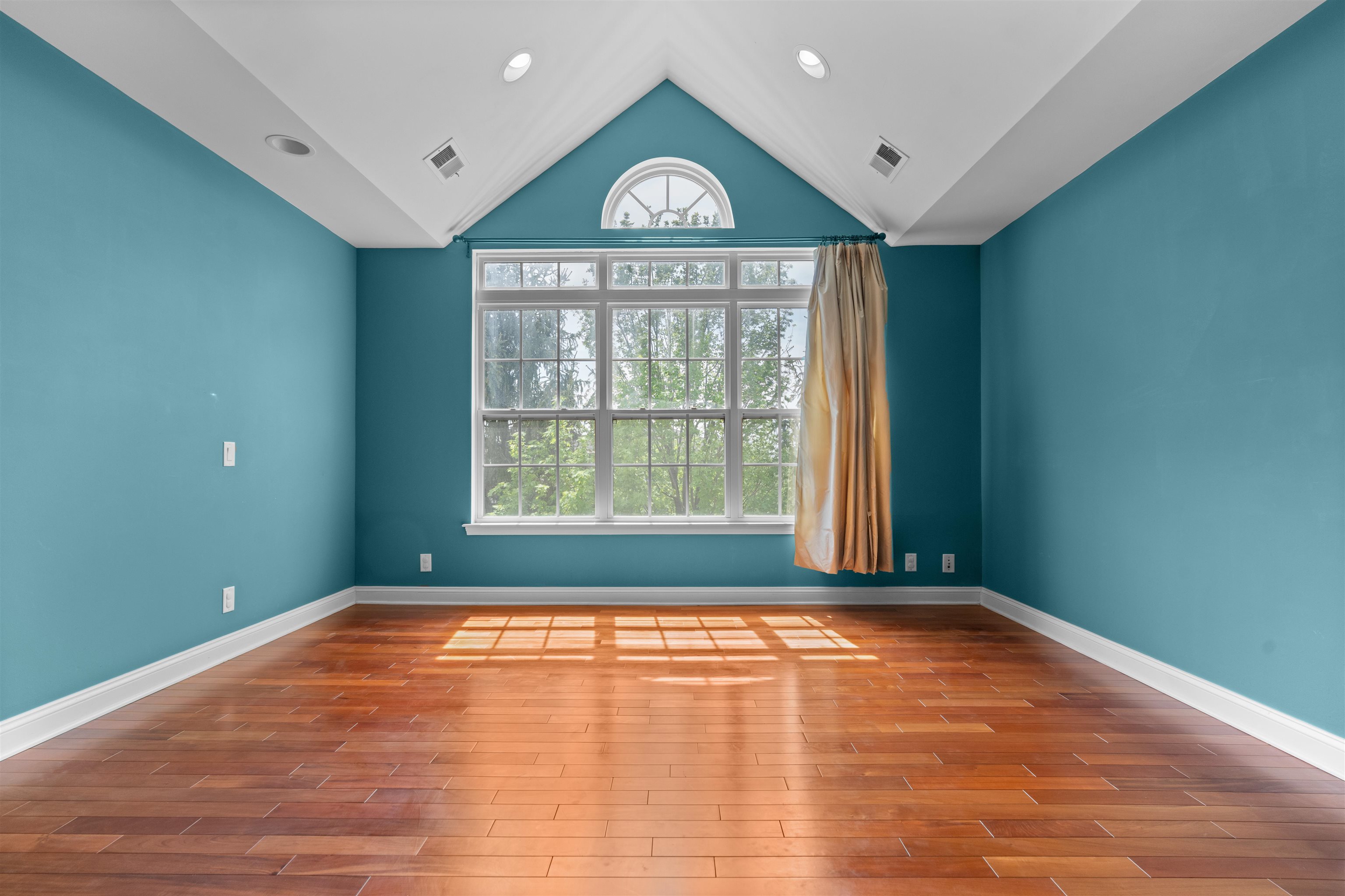 202 Blue Heron Dr, Secaucus, New Jersey image 15