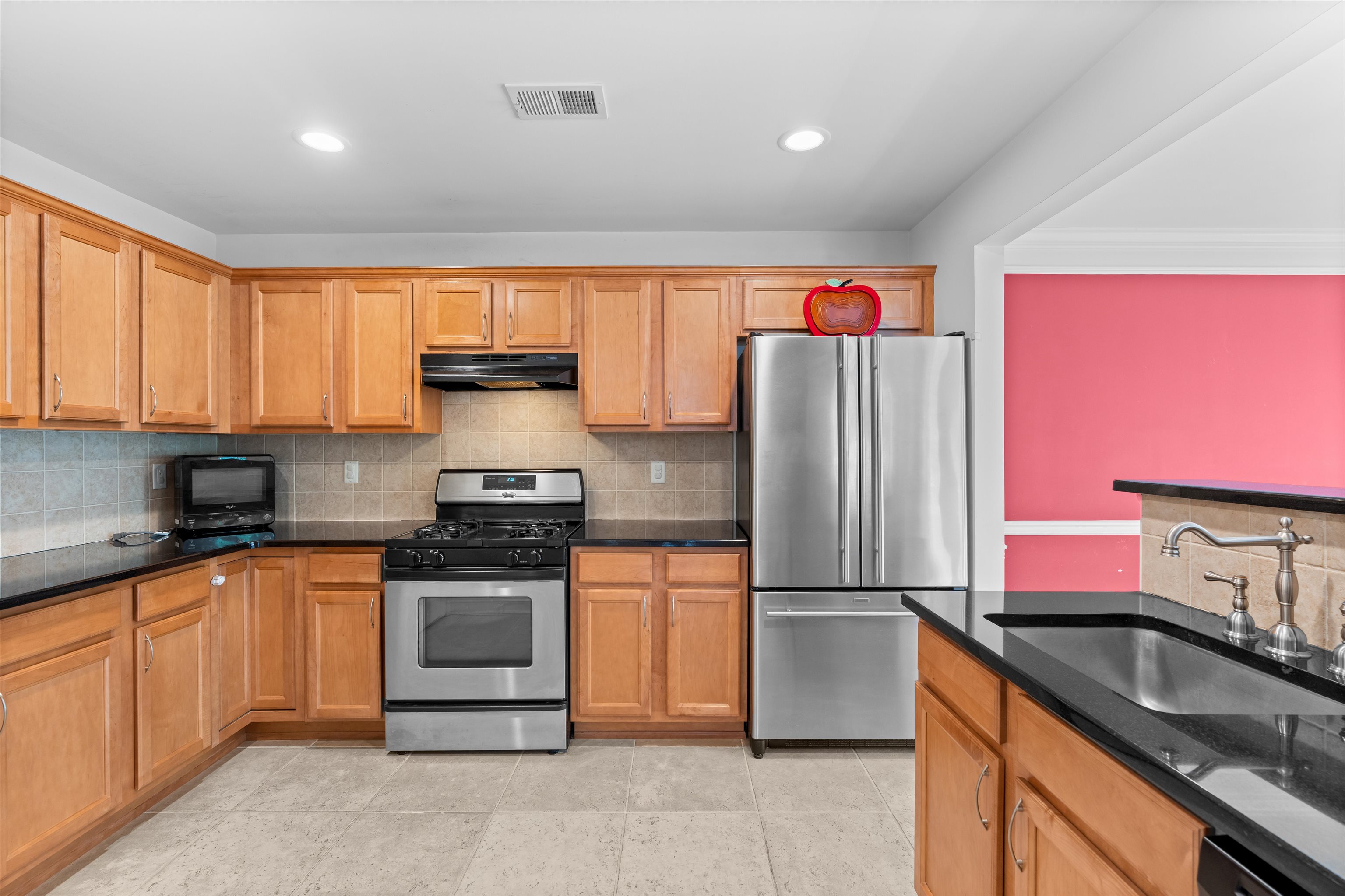 202 Blue Heron Dr, Secaucus, New Jersey image 8
