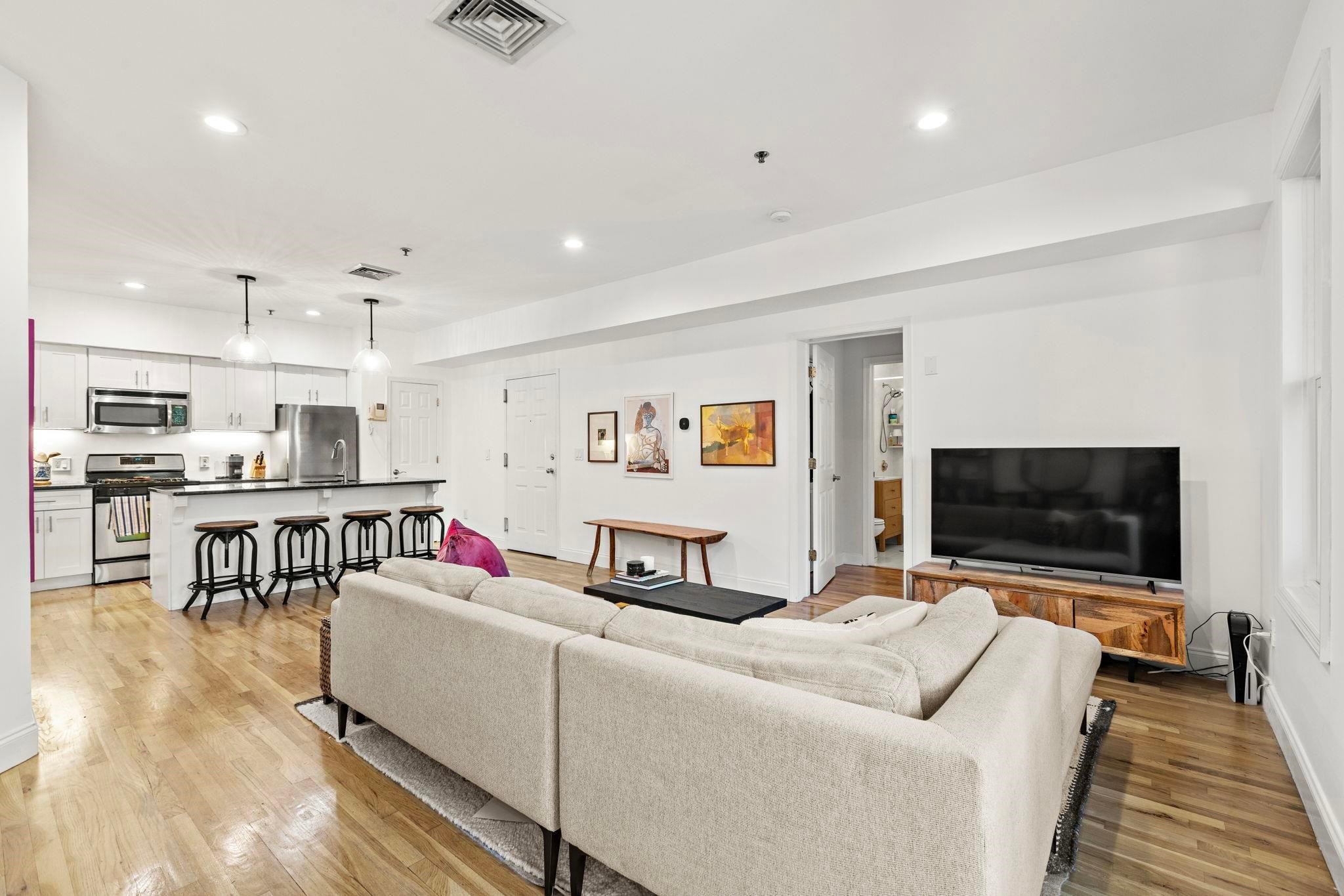 416 GRAND ST 2B
