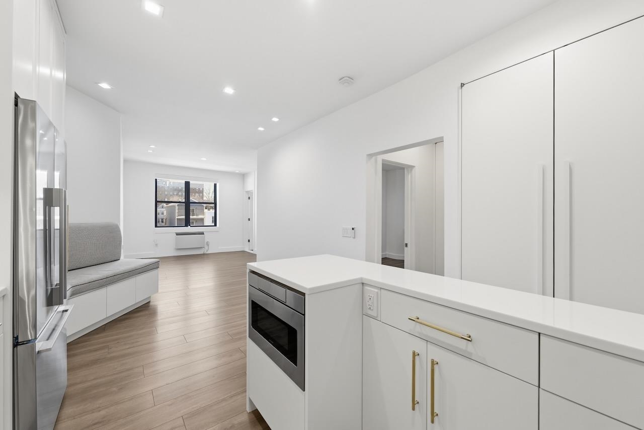 43-49 VAN WAGENEN AVE 401