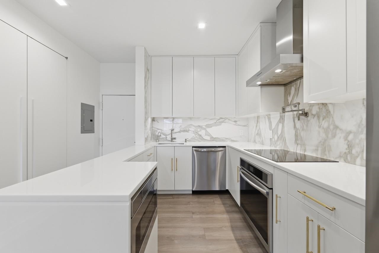 43-49 VAN WAGENEN AVE 401