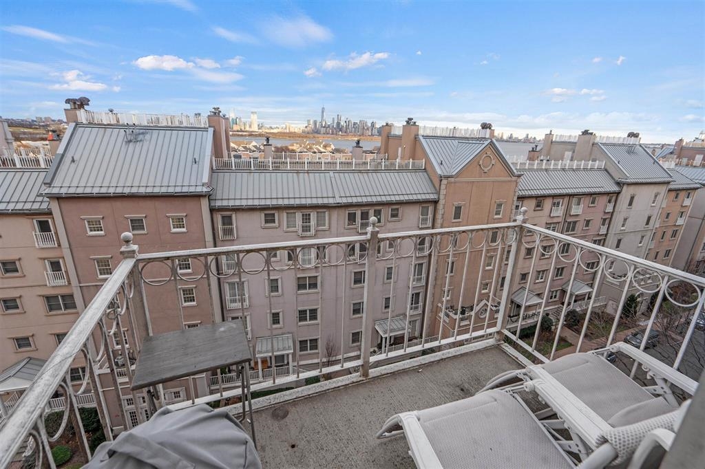 206 Shearwater Ct West #74, Jersey City, New Jersey image 1