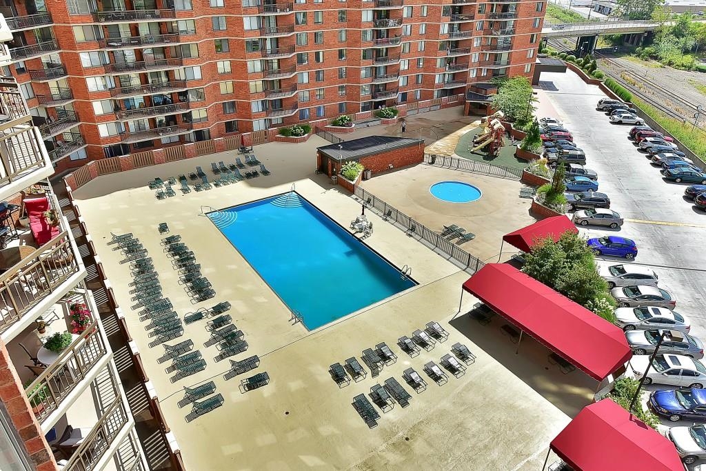 417 Harmon Cove Tower #417, Secaucus, New Jersey image 32