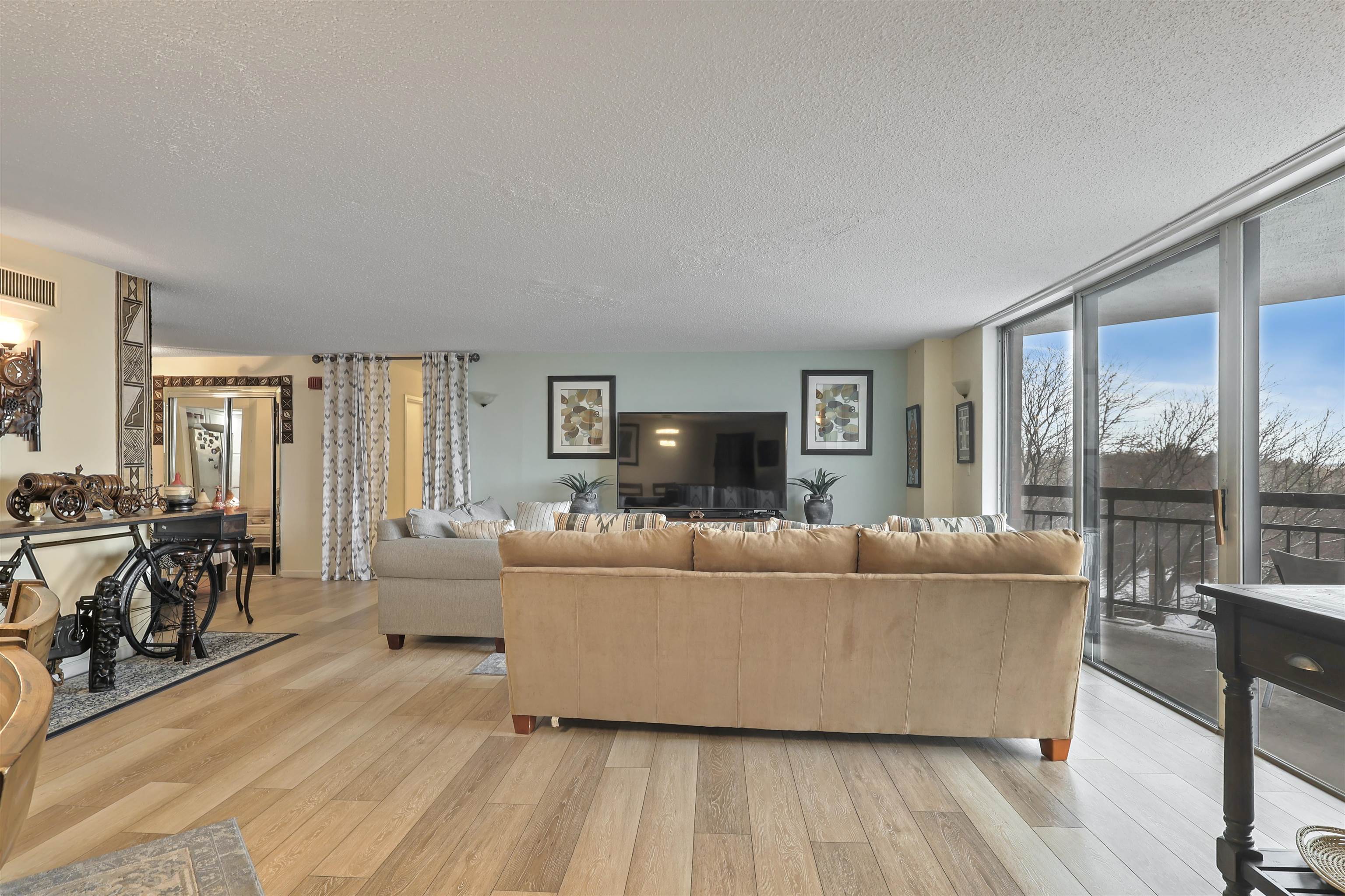 417 Harmon Cove Tower #417, Secaucus, New Jersey image 3