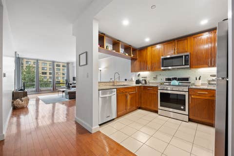 Condo For Sale - 20 Newport Parkway #305<br/> Jersey City, NJ 07310