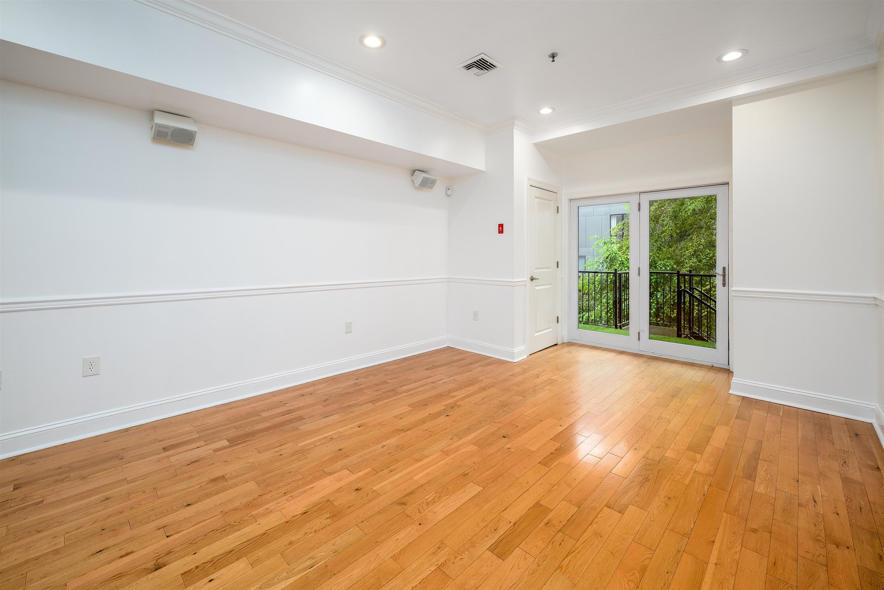 413 MADISON ST 2