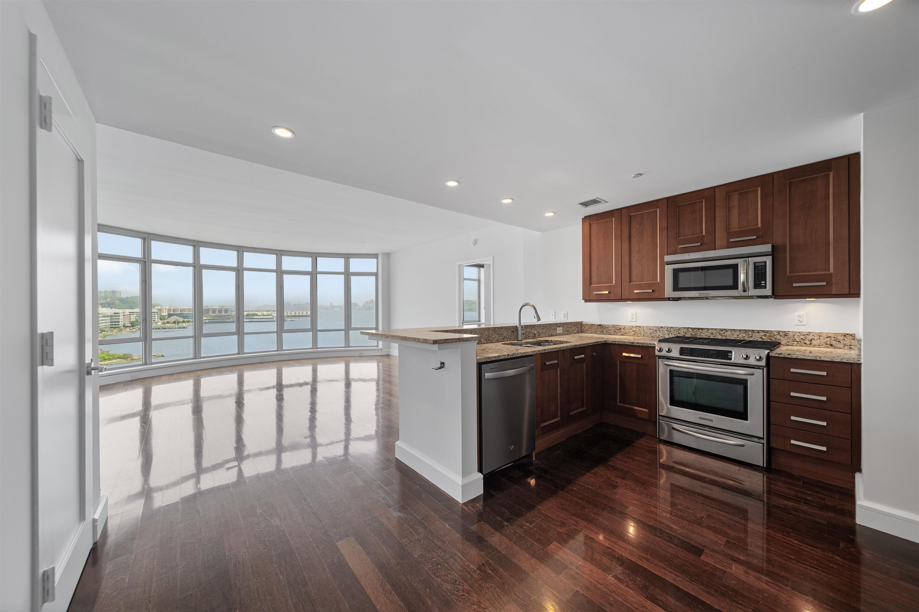 8100 RIVER RD 915