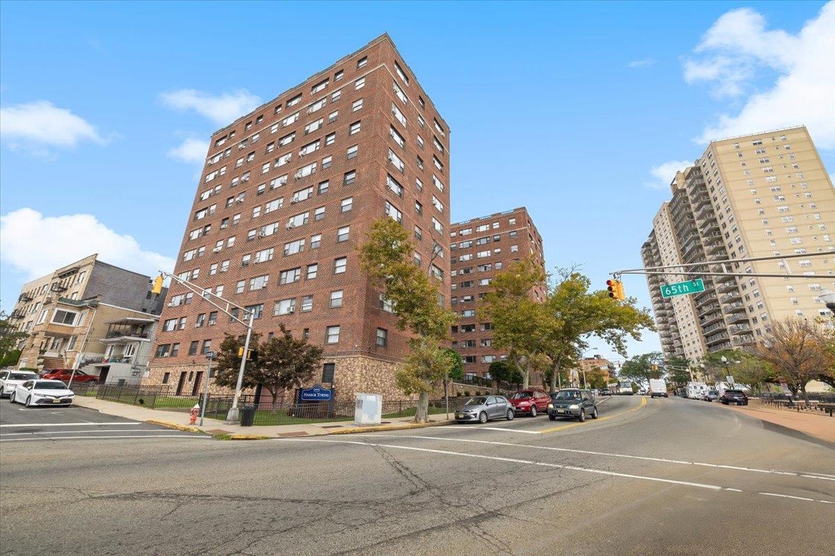 6515 Blvd East #8E, West New York, New Jersey image 17