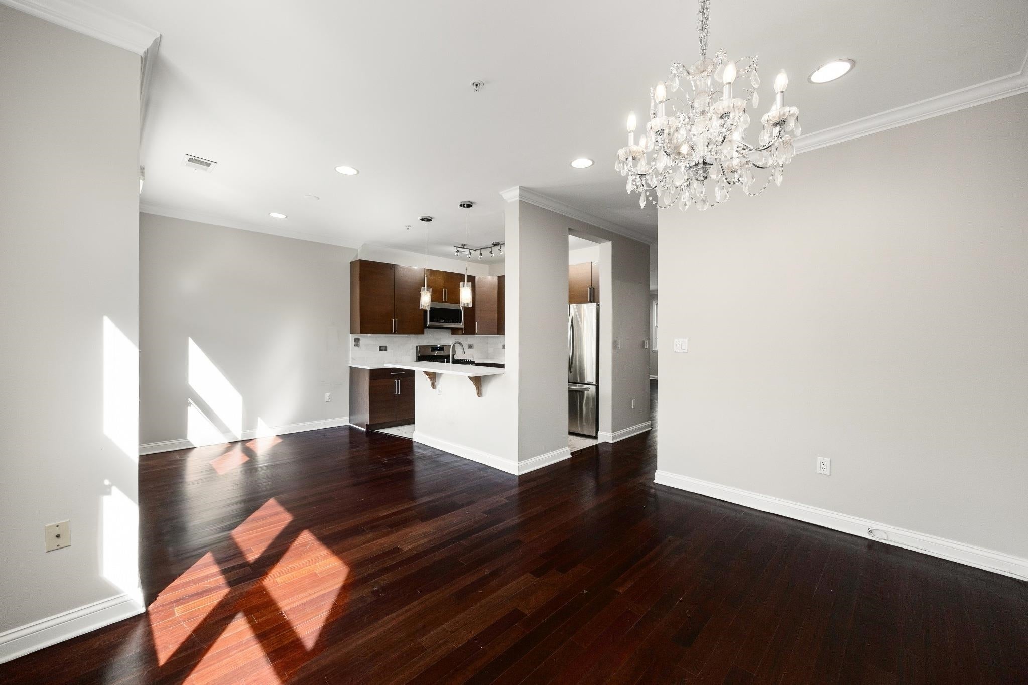 382 KINGSTON CT