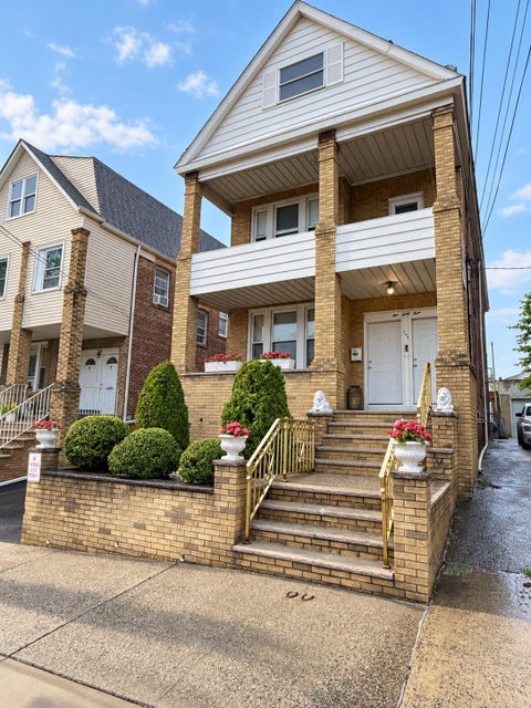 Homes For Rent - 143 West 30th St #2<br/> Hudson County, Bayonne, NJ 07002