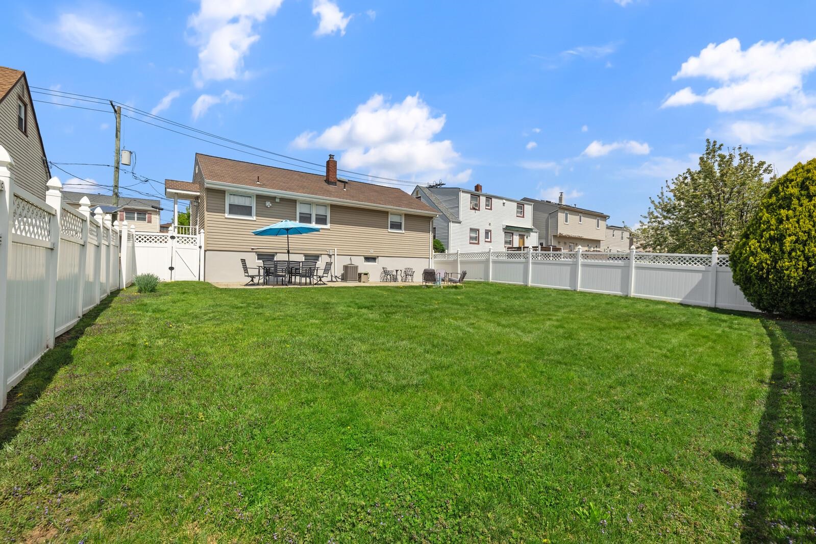 1026 Gillis Pl, Secaucus, New Jersey image 33