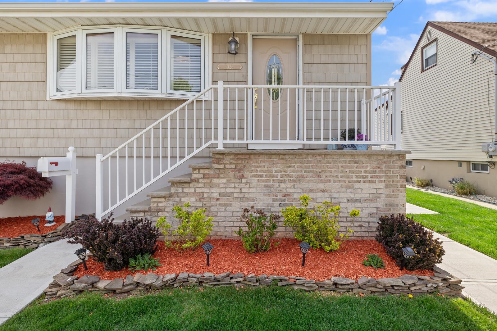 1026 Gillis Pl, Secaucus, New Jersey image 8