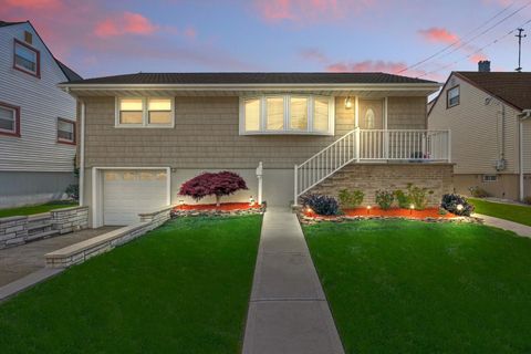 1026 Gillis Pl, Secaucus, NJ 07094 - MLS#: 250008258