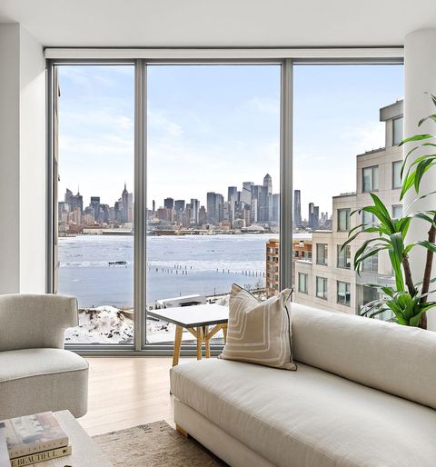 Condo For Sale - 9 Avenue At Port Imperial #0911<br/> West New York, NJ 07093