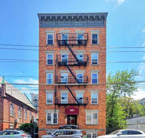 Featured picture for the property 240015787