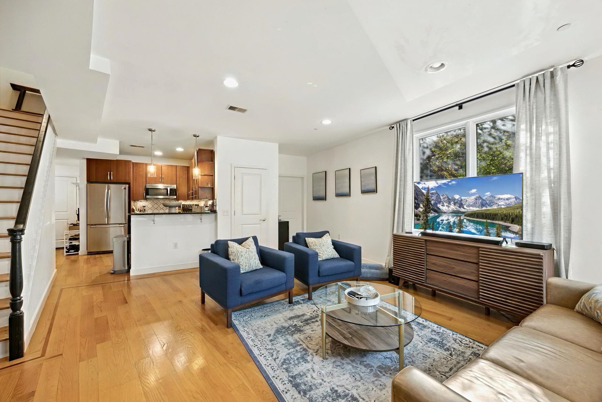 296 GRAND ST 1A