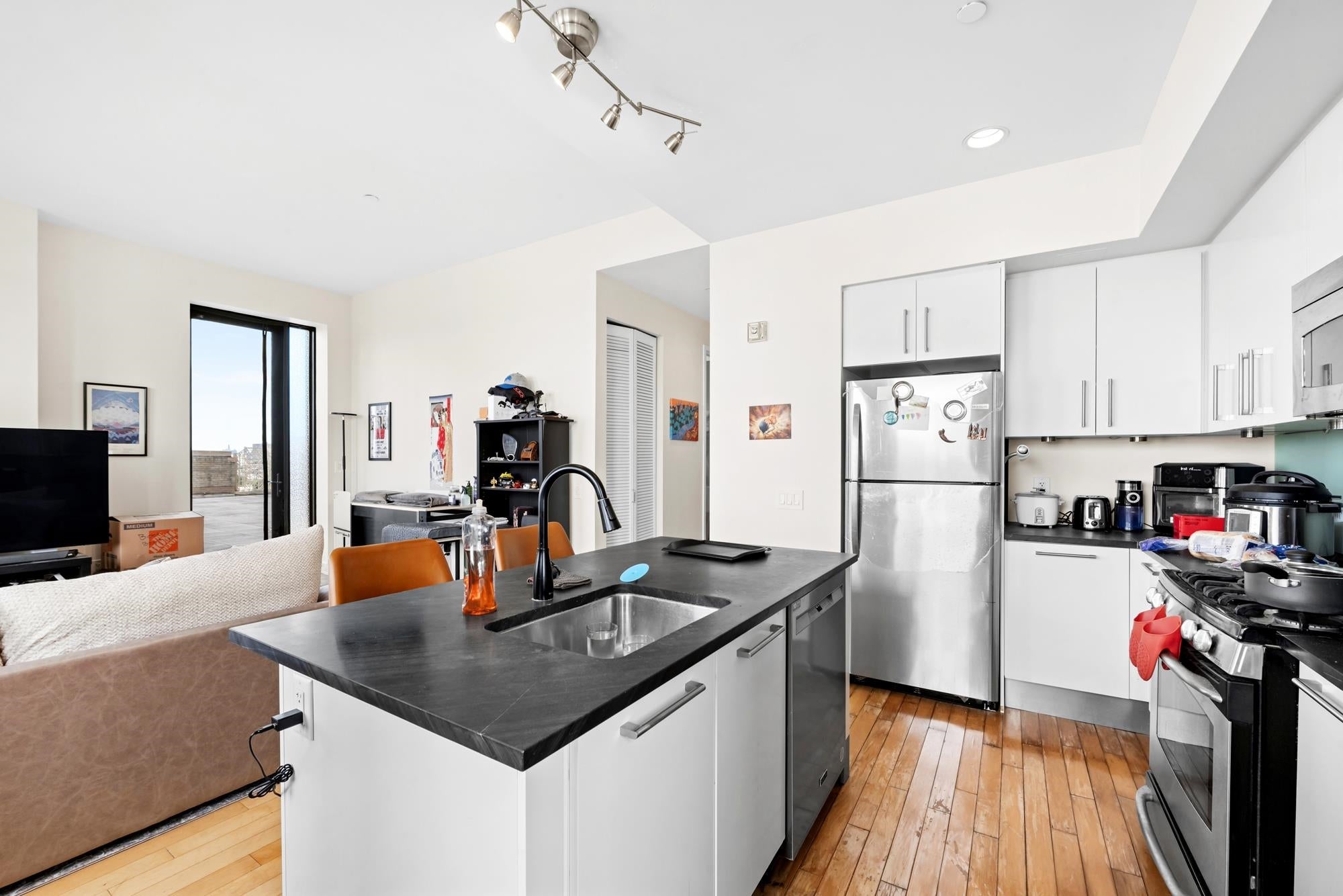 4 BEACON WAY 601