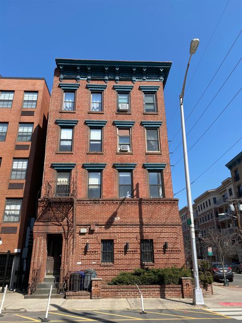 Condo For Sale - 650 1st St #3<br/> Hoboken, NJ 07030