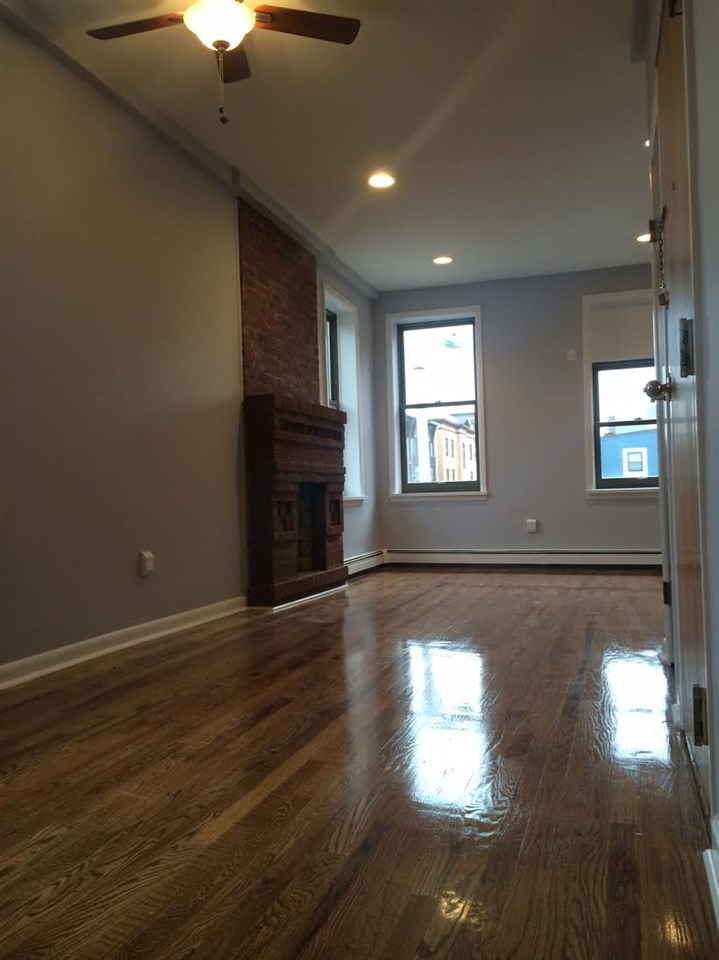 650 1ST ST 3