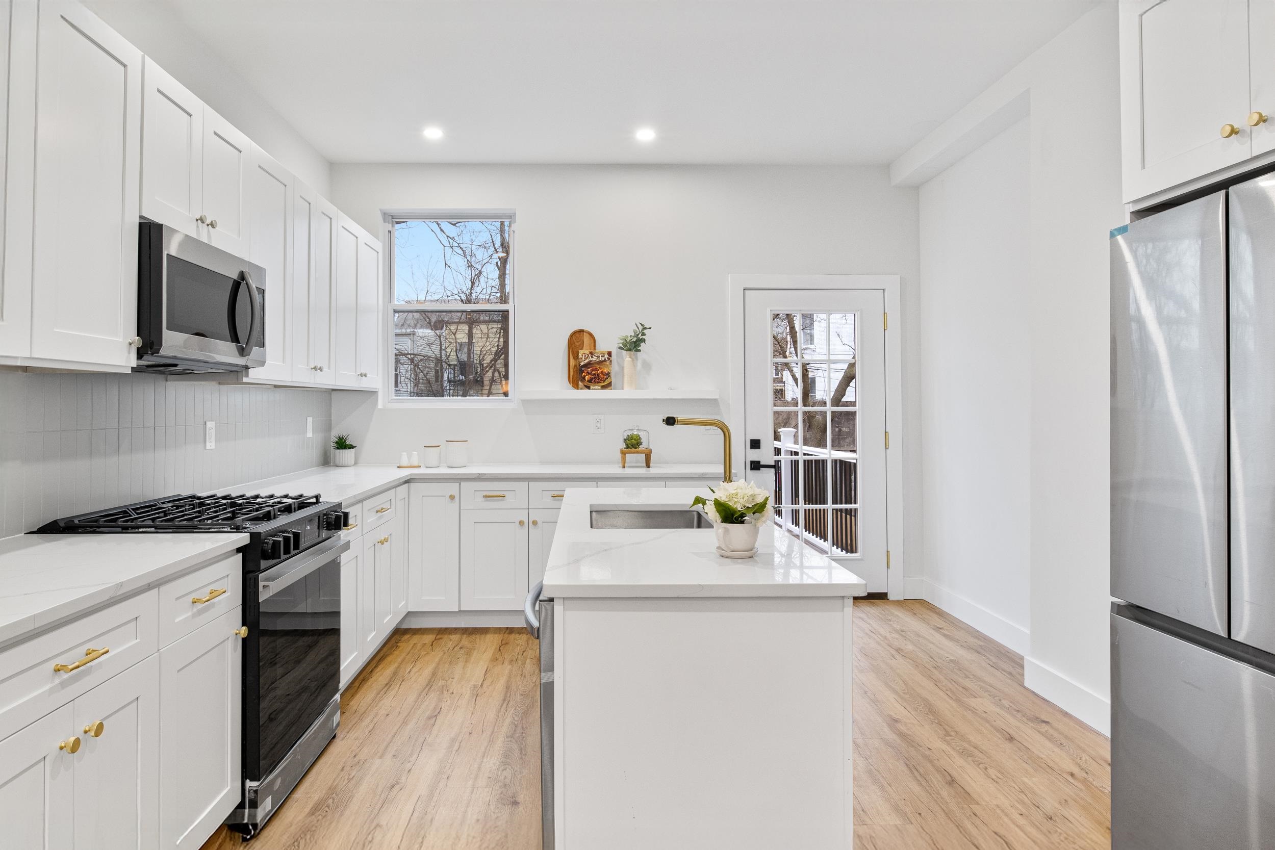 97 Harmon St, Jersey City, New Jersey image 2