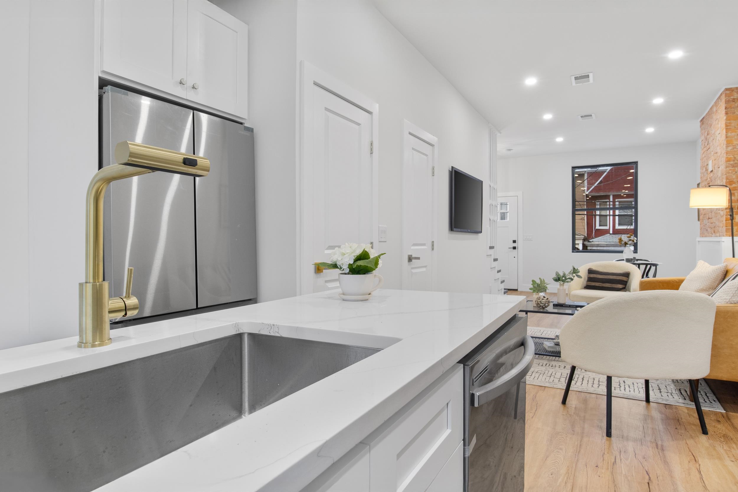 97 Harmon St, Jersey City, New Jersey image 4