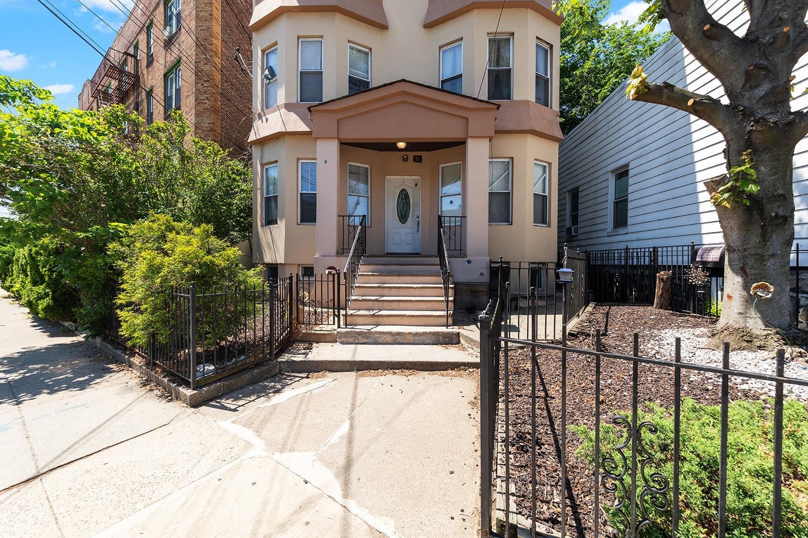 9 SANFORD PL