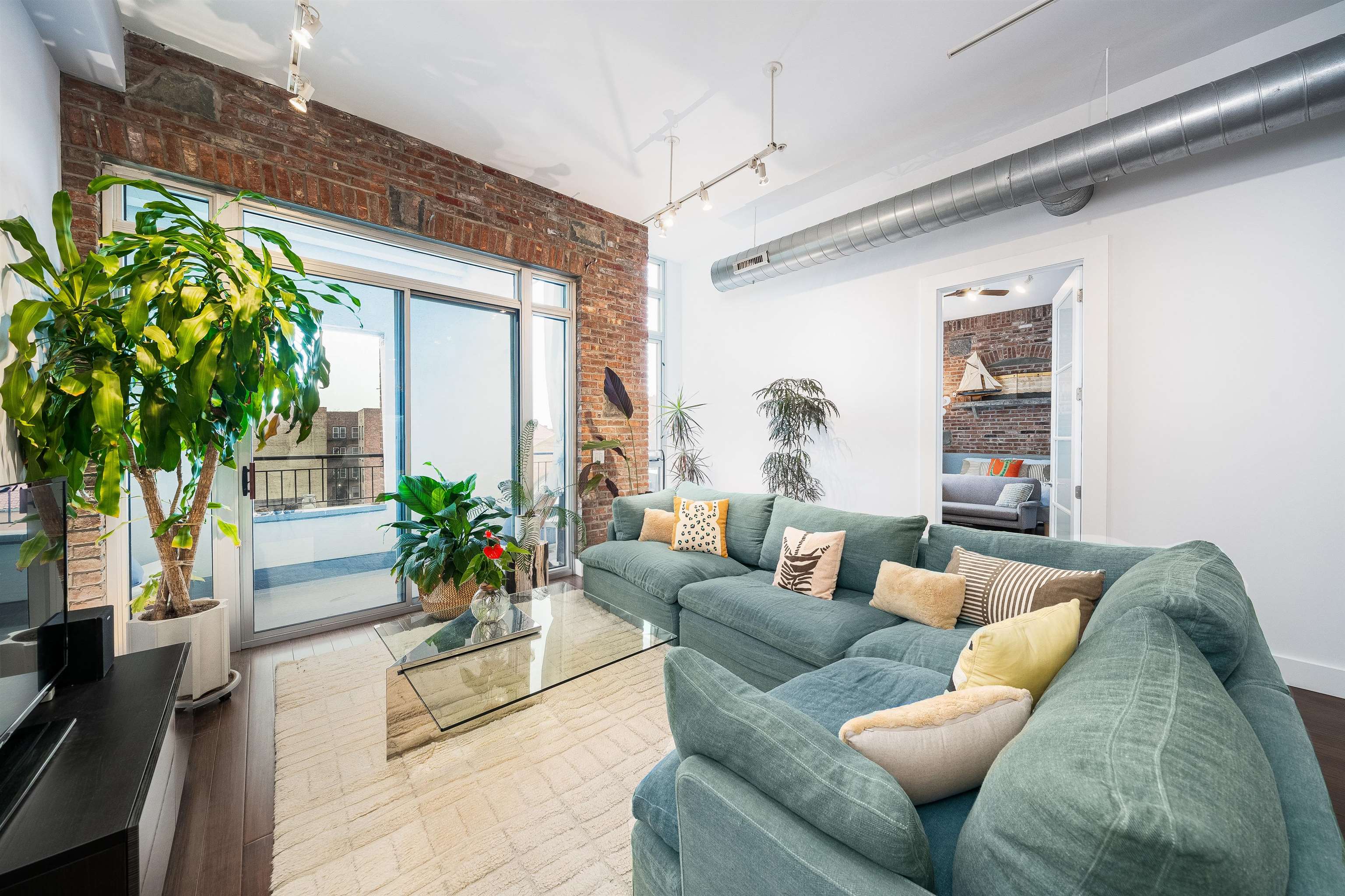 650 Montgomery St #402, Jersey City, New Jersey image 3