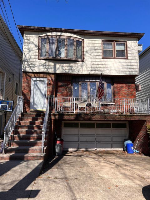 Multifamily For Sale - 17 West Dr<br/> Hudson County, Bayonne, NJ 07002