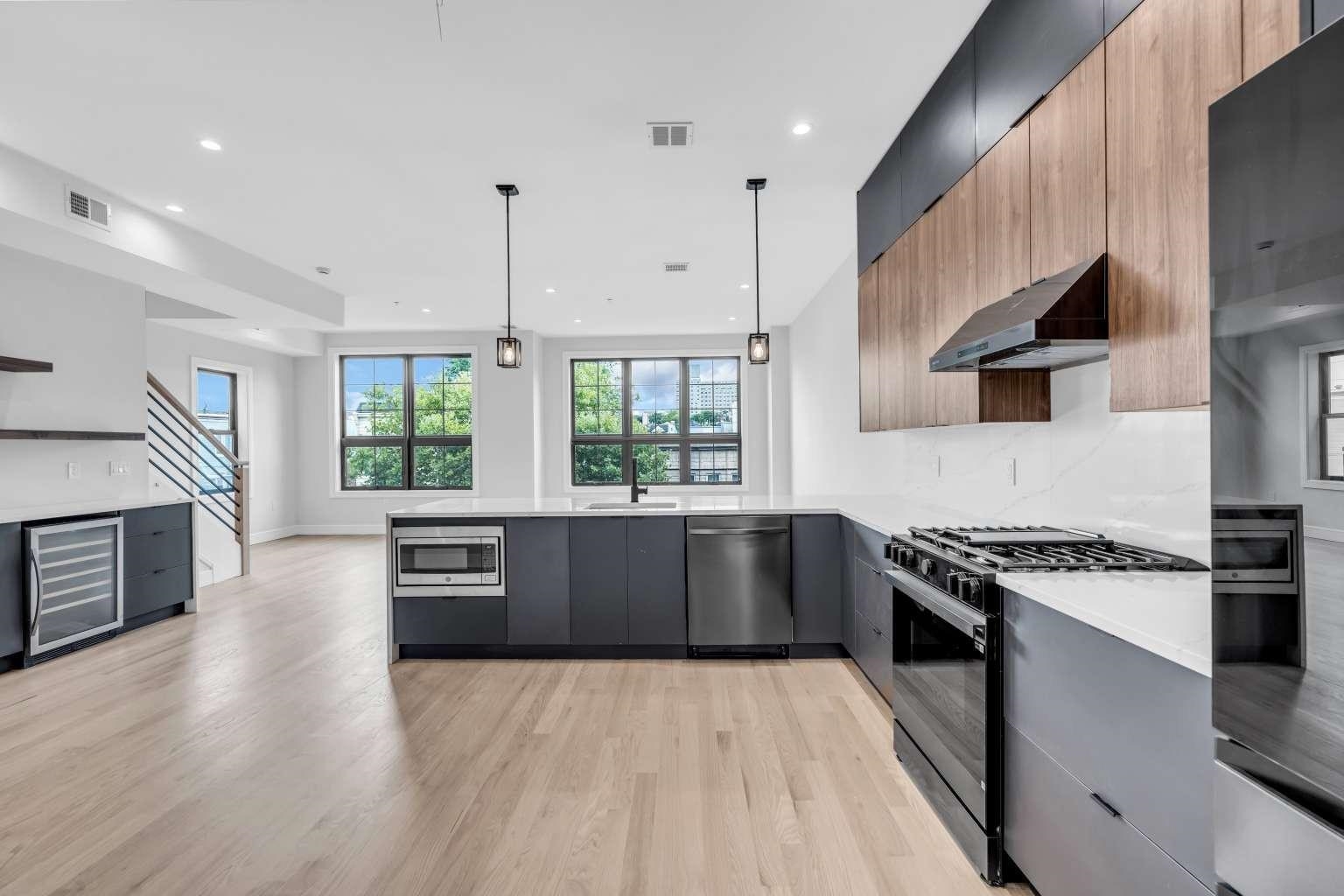 165 DELAWARE AVE 2