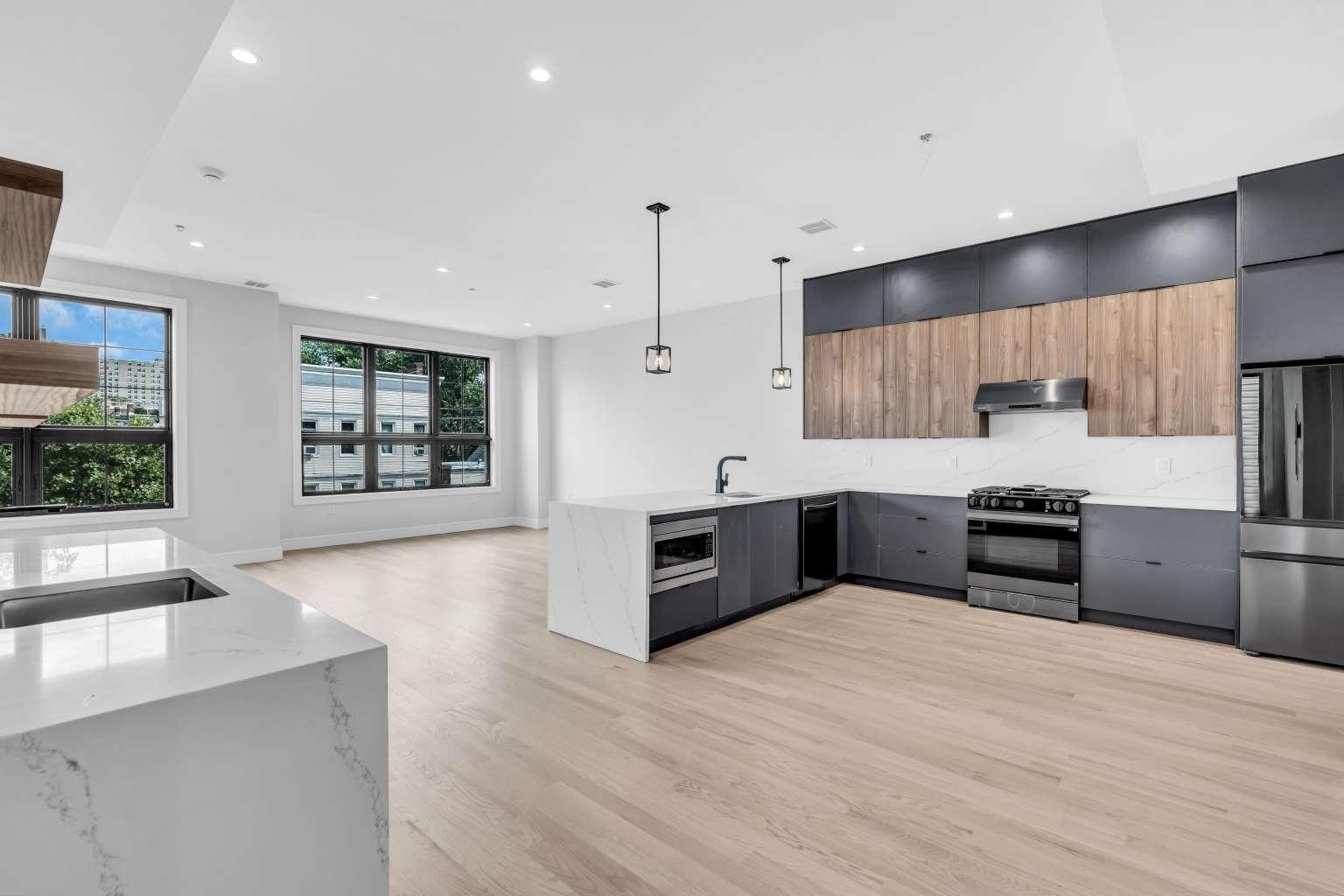 165 DELAWARE AVE 2