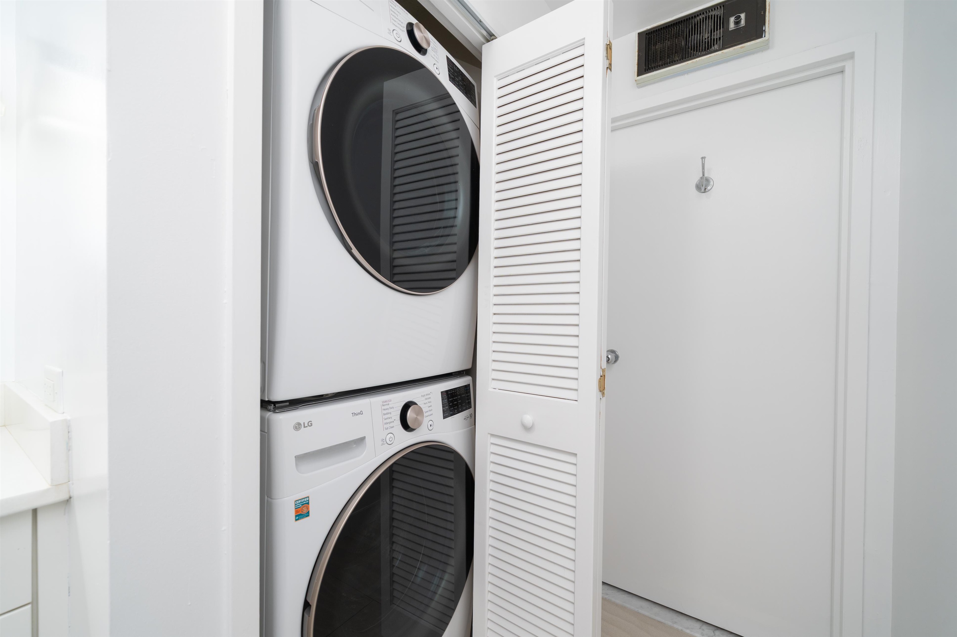 429 Harmon Cove Tower, Secaucus, New Jersey image 11