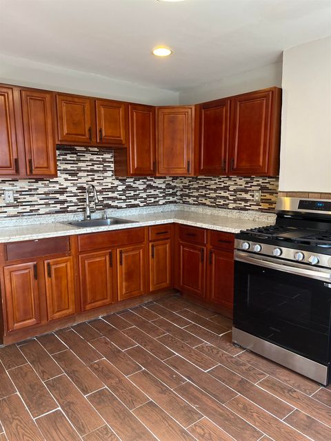 Apartment For Rent - 187 Wegman Parkway #2<br/> Jersey City, NJ 07305