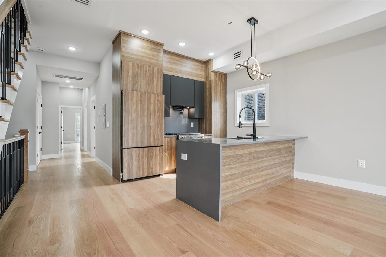 Photo 1 of 20 — 68 THORNE ST 2, Jersey City, NJ 07307