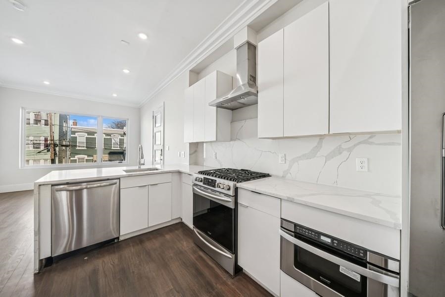 196 Delaware Ave #1, Jersey City, New Jersey image 2