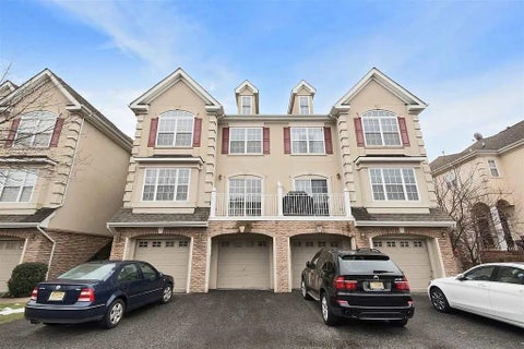 Townhouse For Sale - 187 Blue Heron Dr<br/> Secaucus, NJ 07094