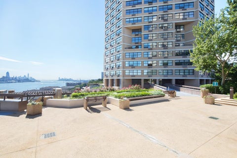 Featured picture for the property 240011438